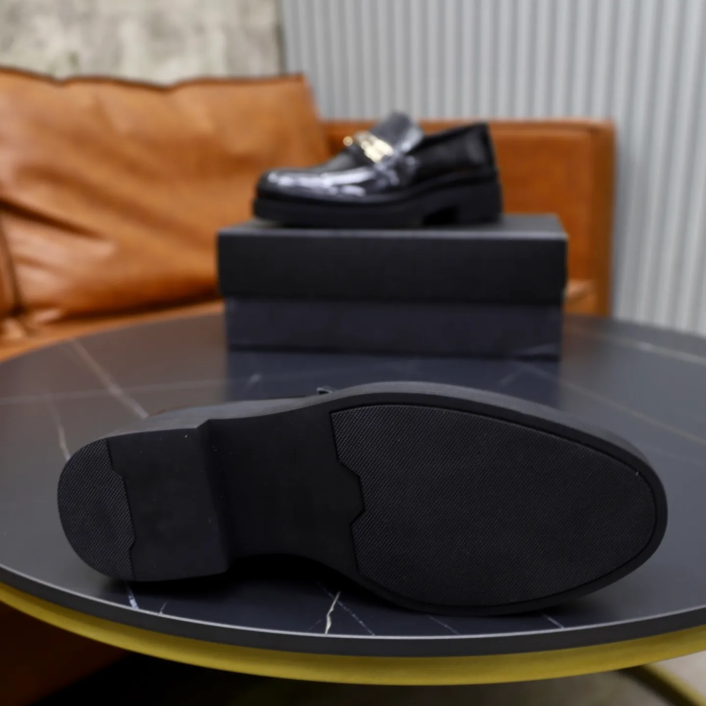 Ex-factory price: 500💰🙅‍♂️🙅‍♂️🙅‍♂️ Brand: PRADA Standard code: Men's code 38-44 (45 can be customized) Grade: Same style as the official website Original order quality Material: Original cowhide surface Comfortable lining Original outsole Style category: Men's fashionable casual leather shoes Distinguished big-name luxury elements Top luxury Color: Color of the actual picture